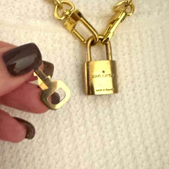 Louis Vuitton Gold Padlock #319 with LV branded chain that can be purse chain - Picture 5 of 8